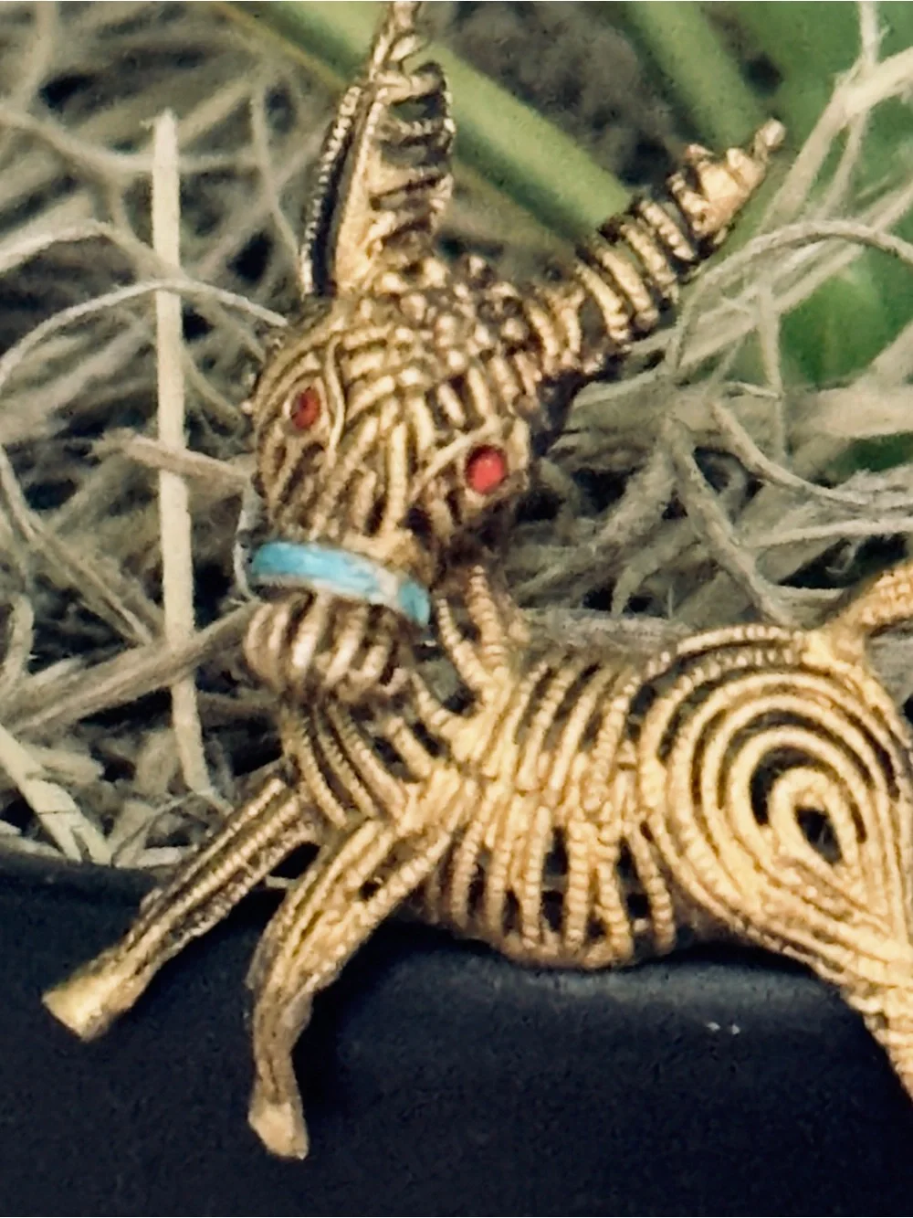 Vintage Unique Happy Donkey 🫏 Gold Tone Wire Brooch w/ Red Eye, Movable Head